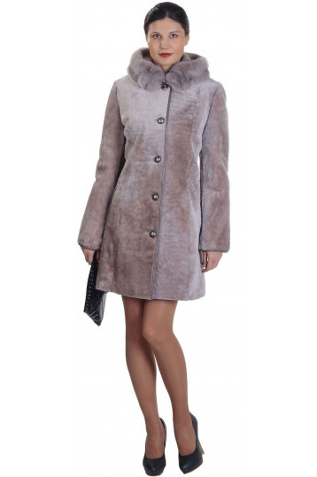 Шуба из светлого мутона с капюшоном из норки